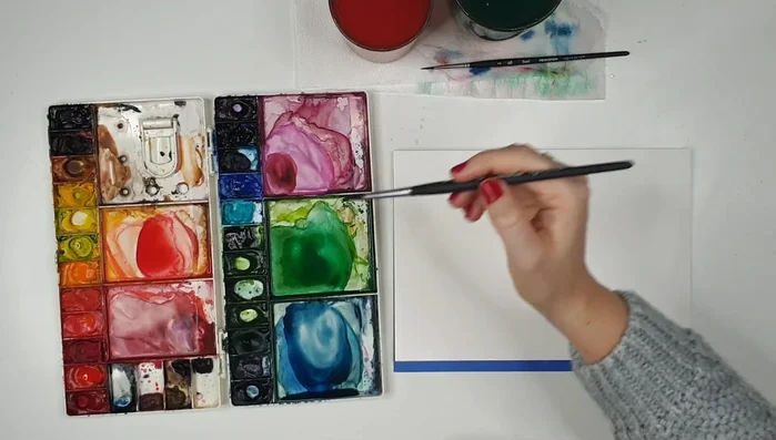 Mix a deep red (Windsor red deep) for berries.