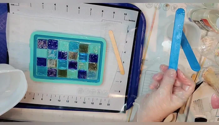 Add a second layer of resin: Carefully drizzle a thin layer of resin over the tiles, avoiding spills.