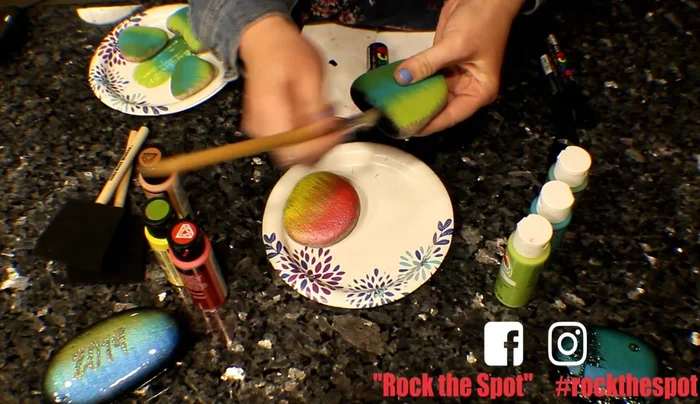 Use a stencil brush to blend the paska, creating a fade.