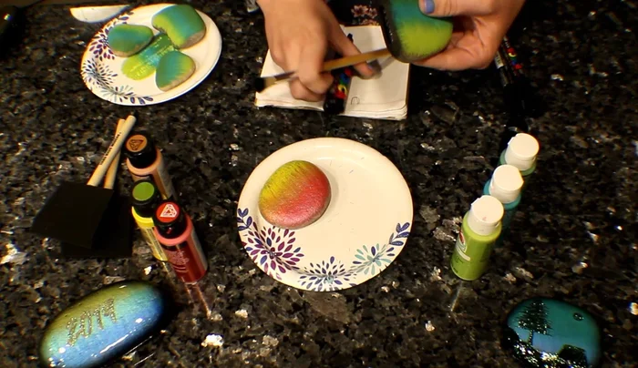 If needed, add more paska and blend again for a softer fade. Work underneath any hard lines to smooth them out.