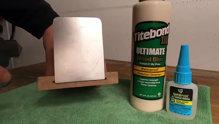 Assemble the bookend by inserting the metal foot into its slot and ensuring a tight fit with the glue.