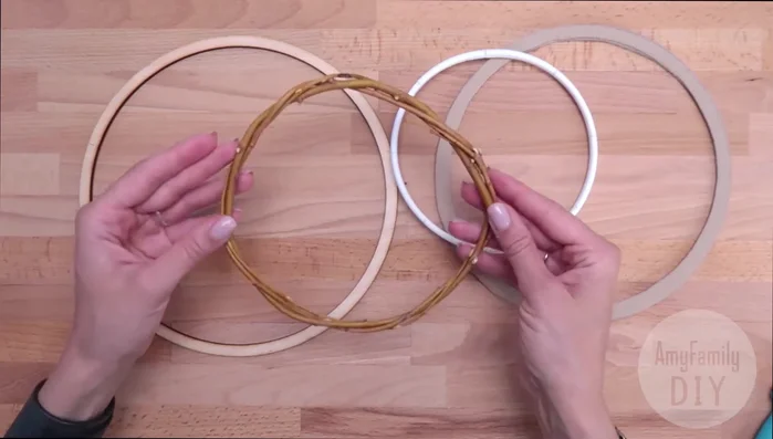 Wrapping Method 3 (Lace): Wrap lace around the wooden base, slightly overlapping.