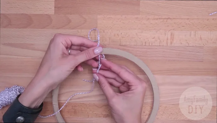 Wrapping Method 3 (Lace): Wrap lace around the wooden base, slightly overlapping.