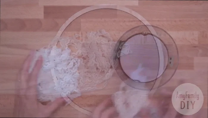 Wrapping Method 3 (Lace): Wrap lace around the wooden base, slightly overlapping.