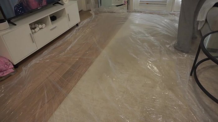 Mix Mod Podge and water: Create a glue mixture by combining Mod Podge and water in a bucket.