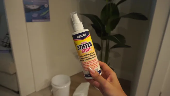 Stiffen and dry: Spray stiffening spray onto the fabric to harden it. Let it dry overnight.