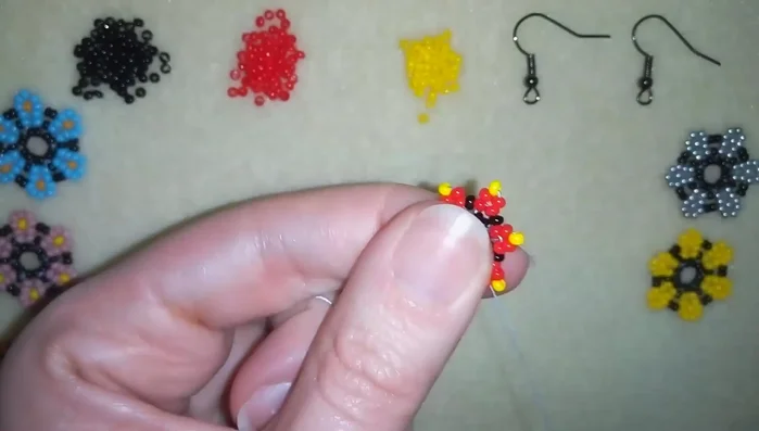 Repeat step 6 for the remaining petals.