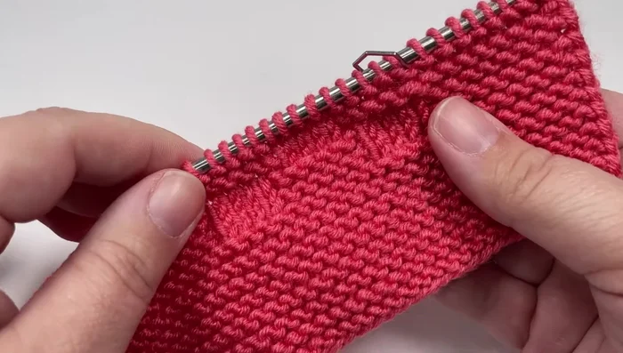 Knit rows 1-4 one more time.