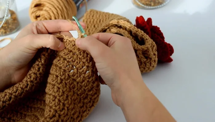 Ribbing: Alternate front post half double crochet and back post half double crochet around for 2 rows.