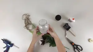 DIY Frosted Mason Jar Christmas Decor: A Sparkling Holiday Craft