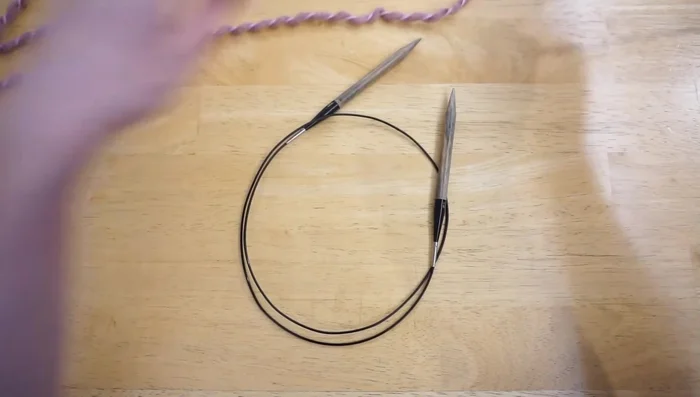 Cast on 44 stitches using the longtail cast-on method (or your preferred method).