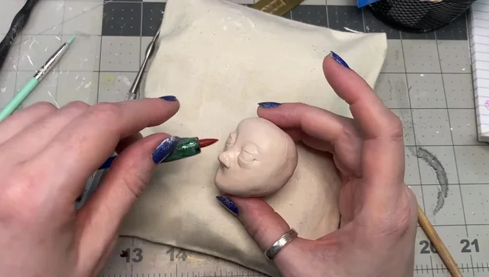 Shape the nostrils and sides of the nose using a pointy tool.