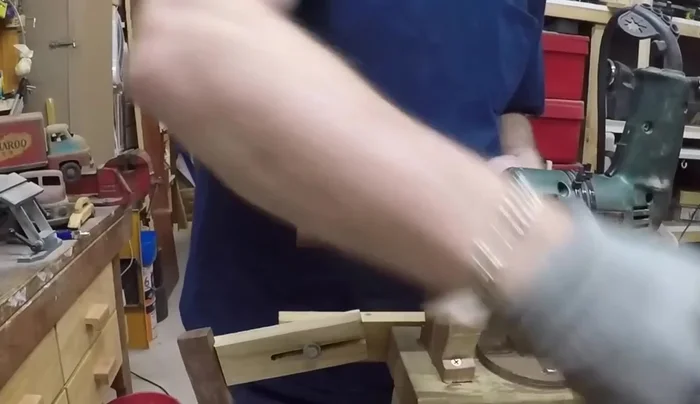 Clean up the axle hubs using a drill lathe. Be prepared for cracks and discard damaged pieces; using recycled timber requires this.