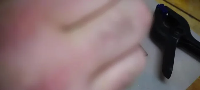 Glue and sand the body: Glue the remaining side piece, ensuring proper alignment. After gluing, sand the base and lid flush, making sure they are the same height.