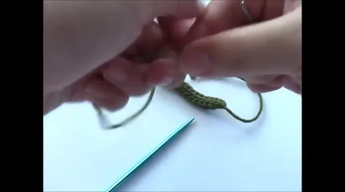 Sew the ends of the i-cord together to form a closed loop.