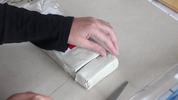 Roll out the clay using thickness guides.