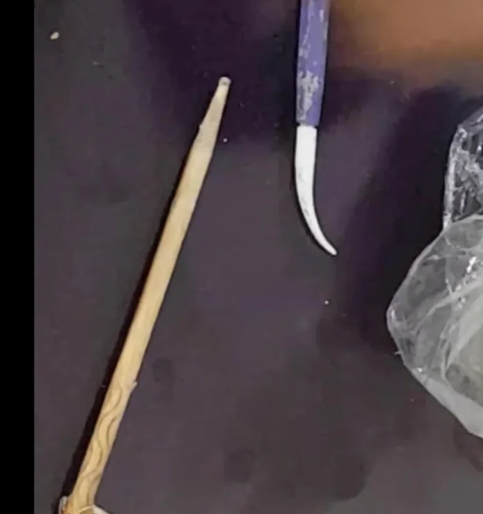 Prepare the terracotta base. Use aluminum foil to reduce thickness if needed.