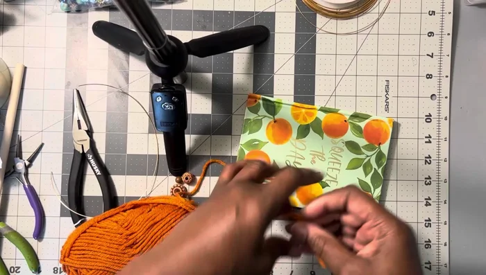 Cut the wrapped yarn.