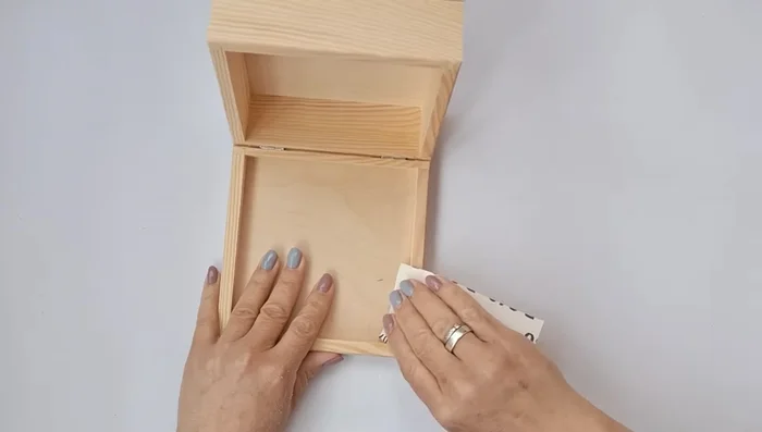 After drying, clean the inner ends with sandpaper to remove paint spills.