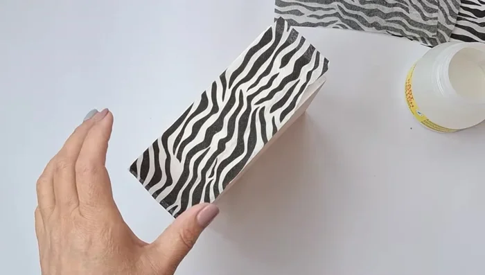 Remove excess napkin and smooth the surface with sandpaper. Reapply decoupage glue to the edges.