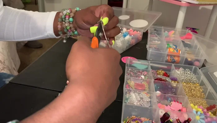 Close the bangle using the split ring pliers.