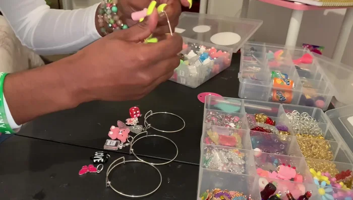 Close the bangle using the split ring pliers.