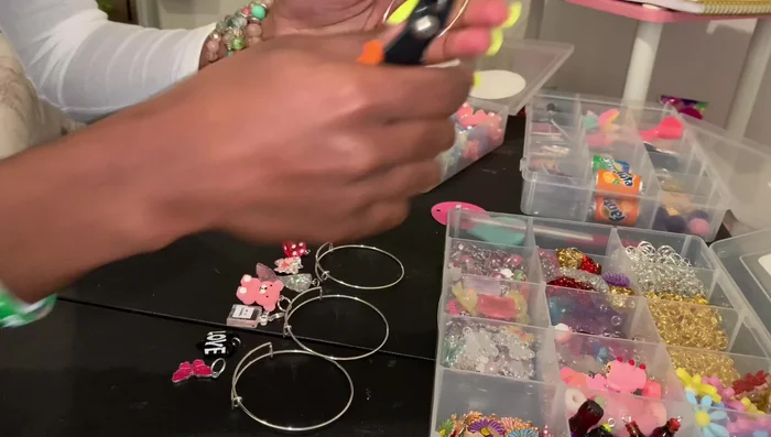 Close the bangle using the split ring pliers.