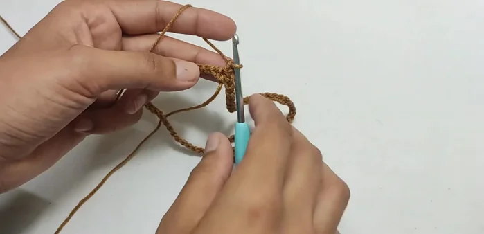 Join the final round to the beginning chain of that round.