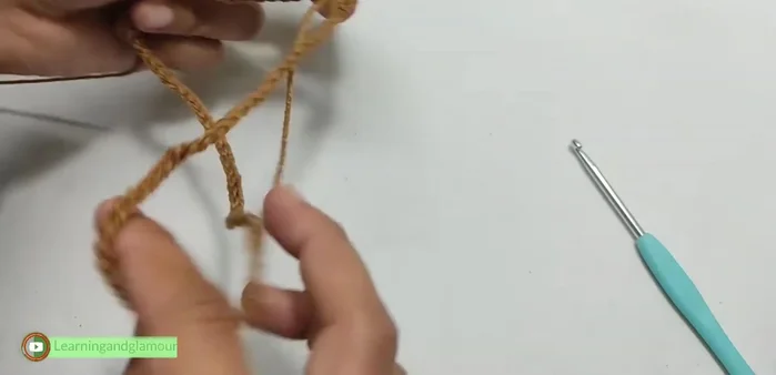 Join the final round to the beginning chain of that round.