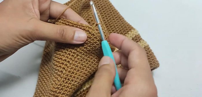 Fasten off and weave in the remaining ends.