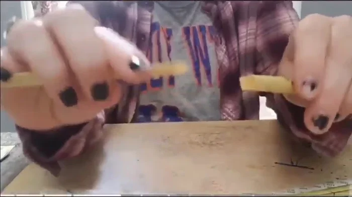 Assemble the bowl: Connect two flattened rolls, one wider than the other. The wider end is placed on the bottom, and the narrower one goes inside. Use glue to secure the connection.