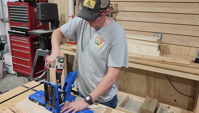 Drill pocket holes into the stretchers using a pocket hole jig.