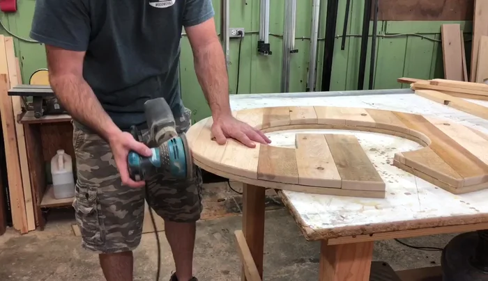 Stain the letter: Apply stain to both the front and back of the letter, paying attention to cracks and crevices. Let the stain dry for at least 24 hours before applying a finish (optional).