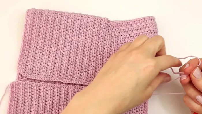 Create second border: Attach yarn, sc in the opposite side and create 2 rows of sc. Sc around all edges of cardigan, 2 sc in the corners for a nice rounded edge.