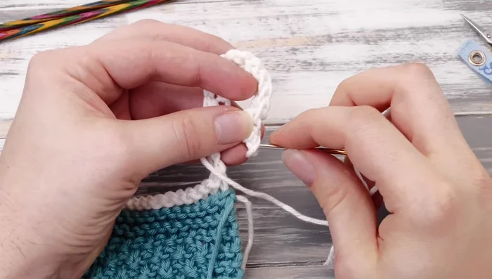 Weave in all loose ends.