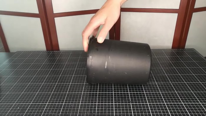 Cut the ends of the maharatan diagonally and bind them with string.