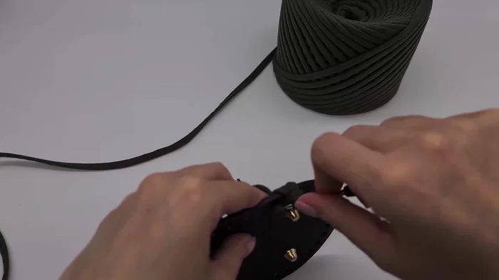 Finish the row, cut the yarn, and weave it through below the first single crochet of the row, pulling it through and bringing it back to the middle of the last stitch.