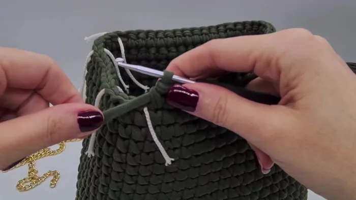 Repeat this process on the other side, and sew in the ends.