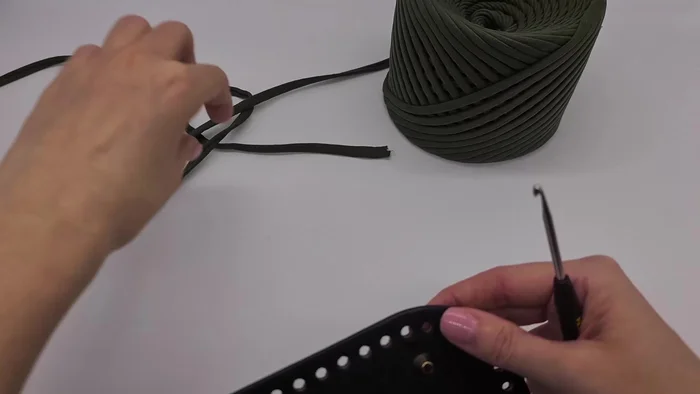 Finish the row, cut the yarn, and weave it through below the first single crochet of the row, pulling it through and bringing it back to the middle of the last stitch.