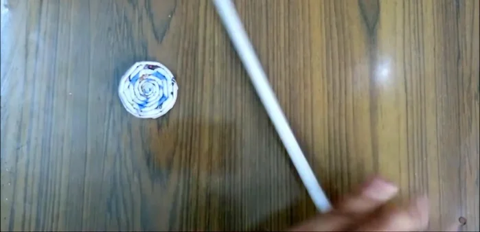 Apply glue to one side of the coaster and spread evenly.