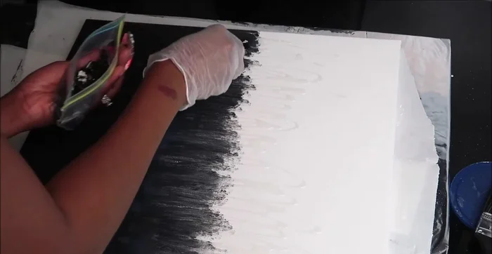 Add other types of glitter (fine glitter, glitter flakes, confetti glitter) as desired to enhance the sparkle and create different textural elements.