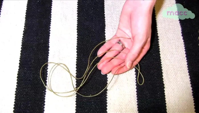 Cut a 3ft piece of hemp yarn.