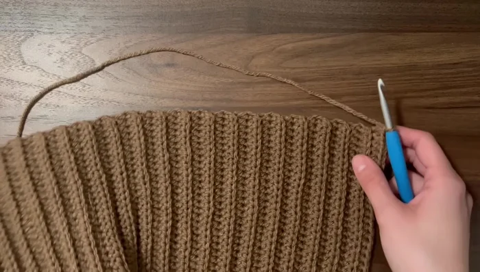 Optional: Align the brim by sl st along the bottom edge, maintaining a straight line (approx 3 sl st per 2 rows).