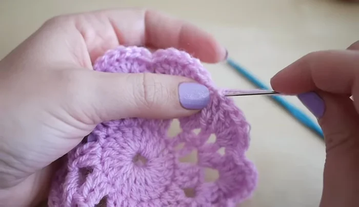 Fasten off and weave in ends.