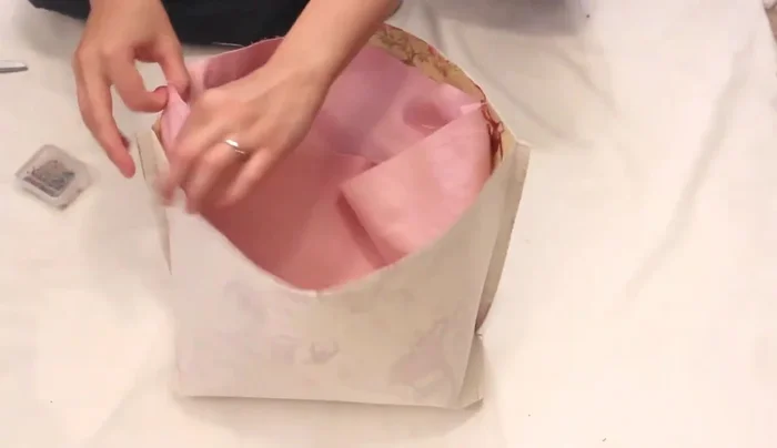 Insert handles: Insert handles between the layers.