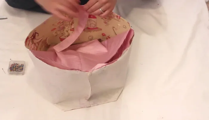 Insert handles: Insert handles between the layers.