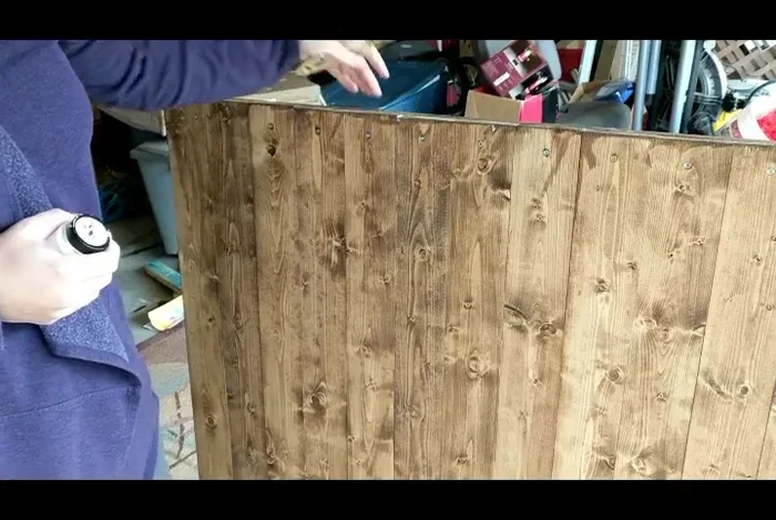 Dry brush paint (optional): Lightly apply white paint with a dry brush for a distressed look.