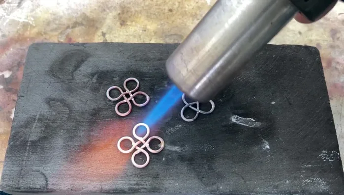 Use a specialized tool to prevent over-squashing the small links during flattening.