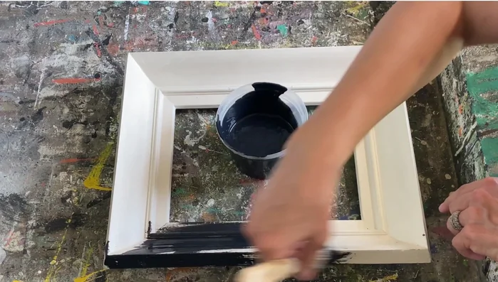 Apply a base coat of black homemade chalk paint.