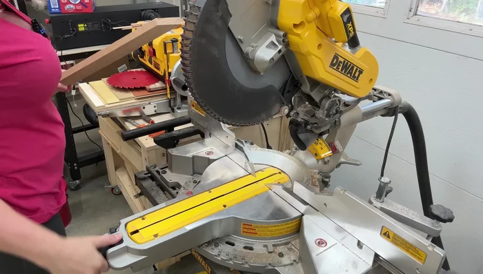 Add a top support block: Glue and optionally screw a small piece of 3/4-inch Oak material to the top of the angled support block.